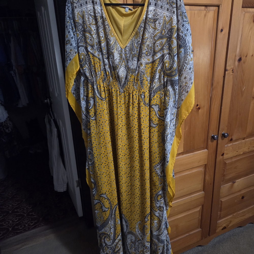 Elegant Yellow and Gray Paisley Maxi Dress